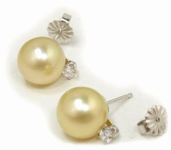Golden Pearl earring
