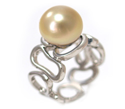Golden South Sea Pearl Ring