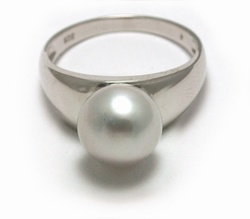 White South Sea Pearl Rings