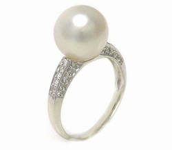 South Sea Pearl Ring Bypass Style