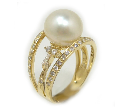 South Sea Pearl Ring in 18k Gold with Diamonds